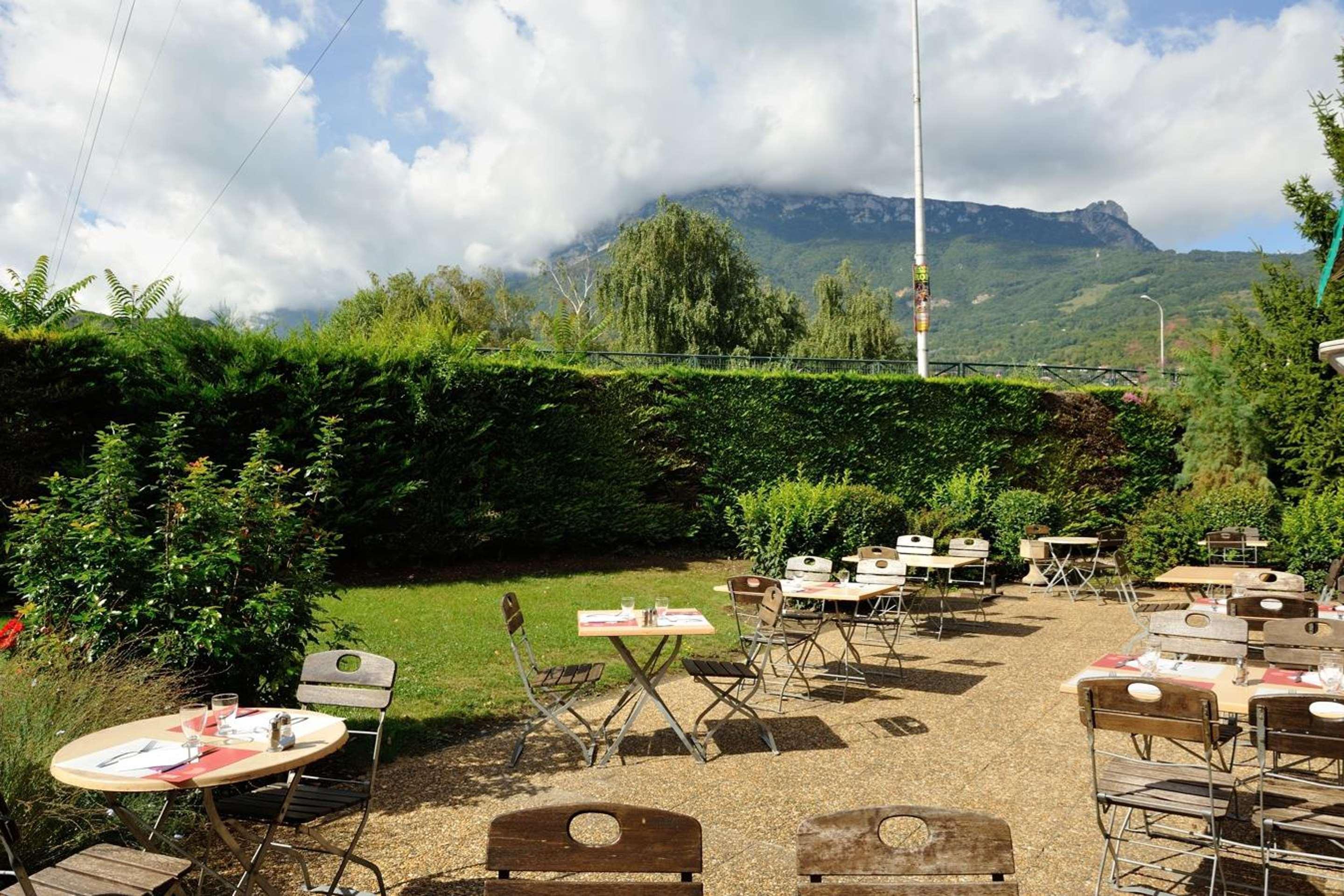 Campanile Grenoble Sud - Seyssins Hotel Exterior foto
